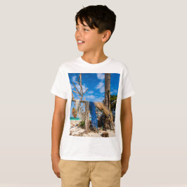 Fisknät som torkar på stranden t shirt