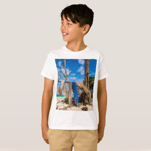 Fisknät som torkar på stranden t shirt