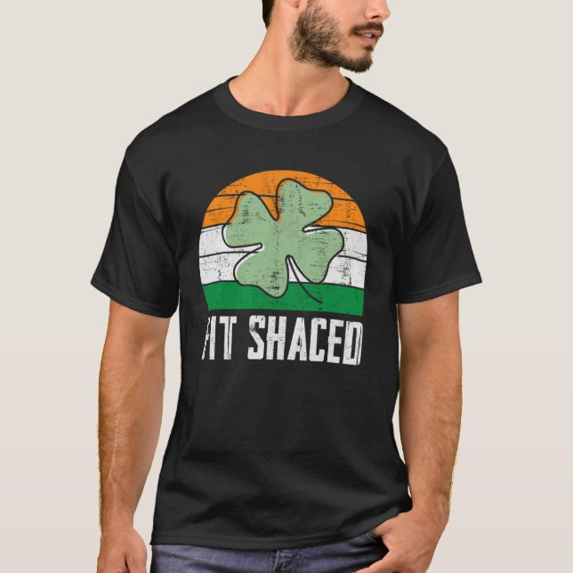 Fit Shaced Irish Drinking  Drunk St Patrick s Day  T Shirt (Framsida)
