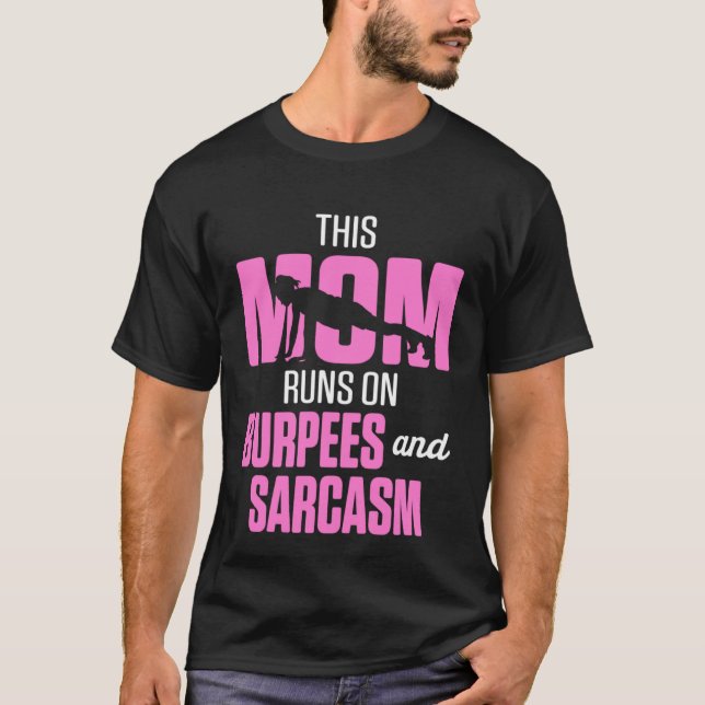 Fitness This Mom Runs on Burpees and Sarcasm T Shirt (Framsida)
