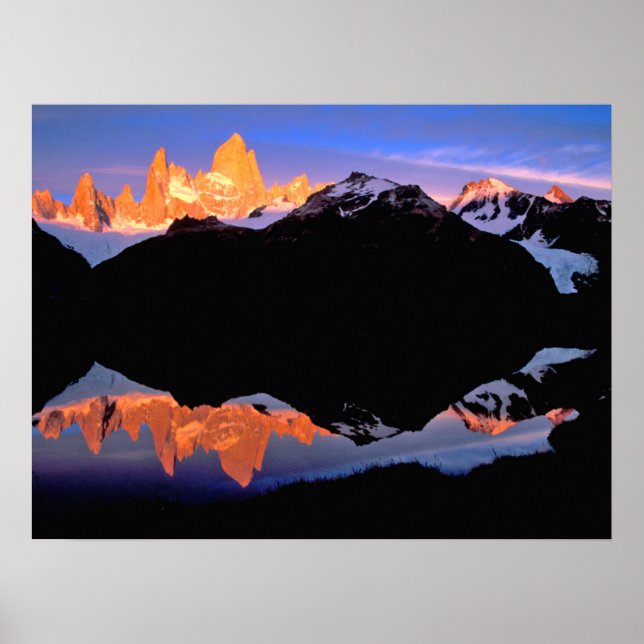 Fitz Roy-gruppen reflekterad i issjöar Poster (Framsidan)
