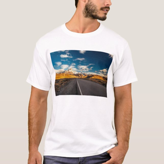 Fitz Roy i morgon tänder T-shirt (Framsida)