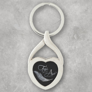 Fjädrar visas när Änglar är nära Twisted Heart Silverfärgad Nyckelring