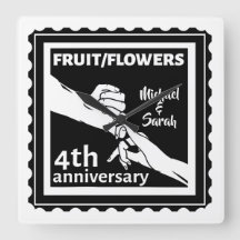 Fjärde Bröllop-årsdagen som anordnar händer romant