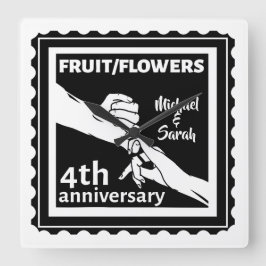 Fjärde Bröllop-årsdagen som anordnar händer romant Fyrkantig Klocka