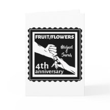 Fjärde Bröllop-årsdagen som anordnar händer romant