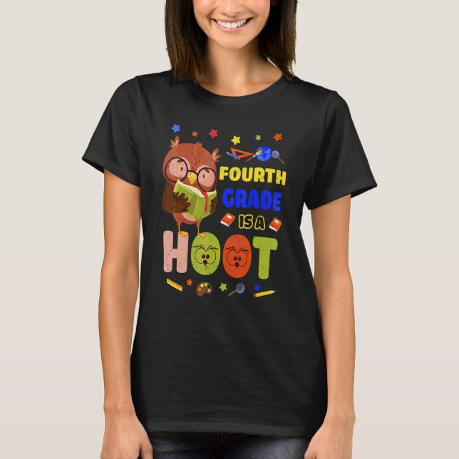 Fjärde klass är en höjd rolig uggla tillbaka till  t shirt (Framsida)