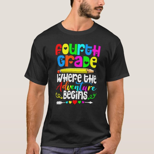 Fjärde Klass där Äventyr börjar fjärde Klass  T Shirt (Framsida)