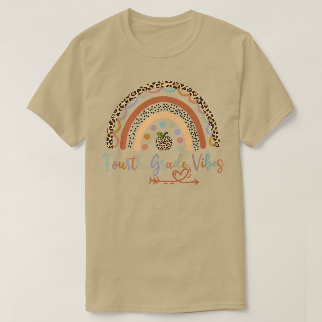 Fjärde Klass Vibes Rainbow Teacher 4th Klass Back  T Shirt (Design framsida)