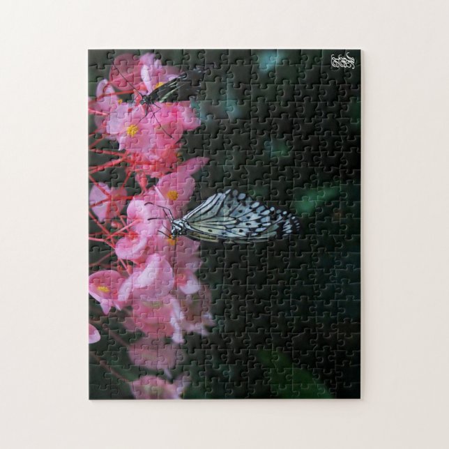 Fjäril hängande från blommor pussel (Vertikal)