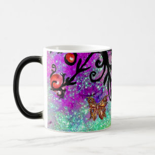 FJÄRIL LILA GNISTRAR, SVART BLOMMSTER MONOGRAM, MAGISK MUGG