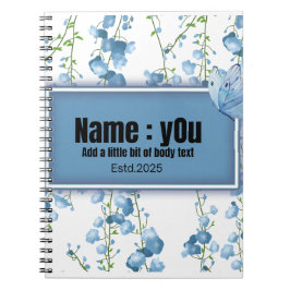 fjäril omgiven av blå shruber anteckningsbok