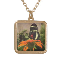 Fjäril på blommahalsband