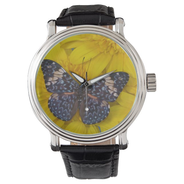 Fjäril på en gul blomma armbandsur (Framsida)