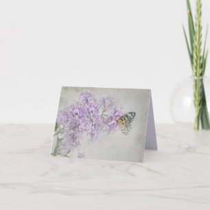 fjäril på lila lilacs kort
