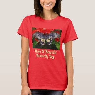 Fjäril på röda blommor T-shirt