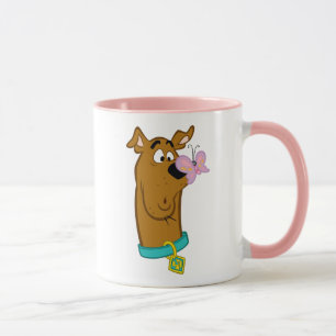 Fjäril på Scoobys-Doos näsa Mugg