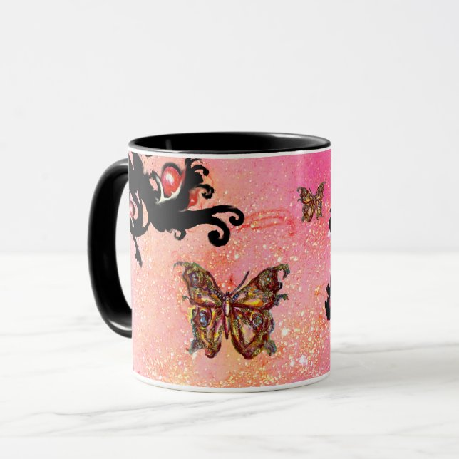 FJÄRIL ROSA GNISTRAR, SVART BLOMMSTER MONOGRAM, MUGG (Framsida vänster)