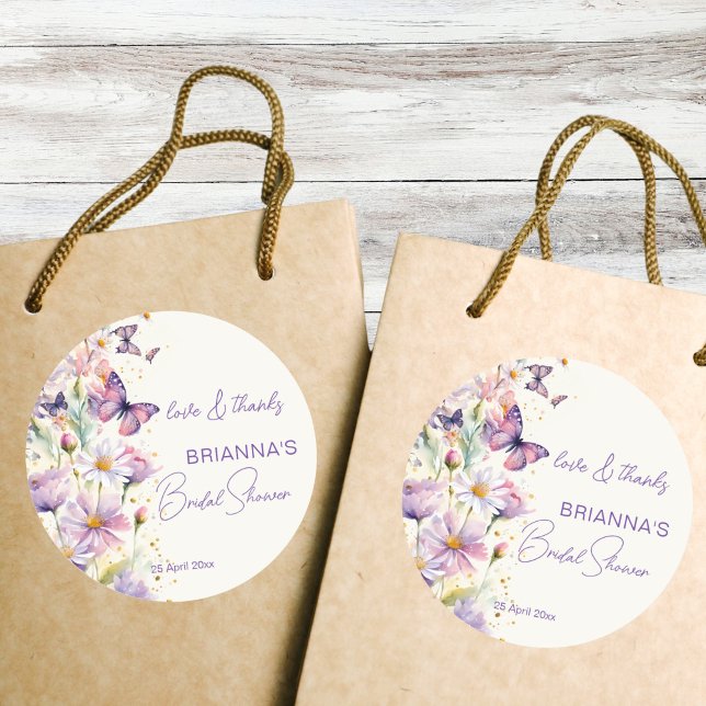 Fjärilar bröllopsdusch lila tackfavor runt klistermärke (Butterflies bridal shower lavender purple pink thank you favor stickers spring enchanted garden)