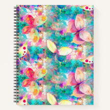 fjärilar på blomturkos i fält