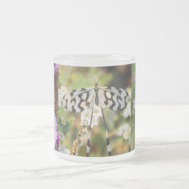 Fjärilen blommar blommarmöhippafred frostad glasmugg