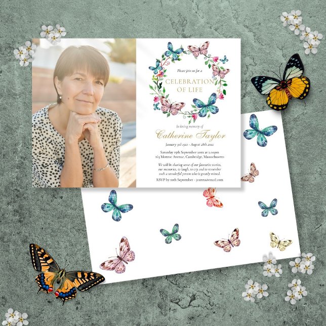 Fjärilsblommig fotofirande av livets minnesstund inbjudningar (Butterfly Floral Photo Celebration of Life Funeral Invitation)