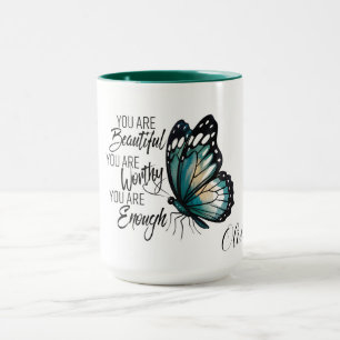 Fjärilsdesign med inspirerande citat om självvärde mugg