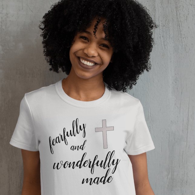 Fjärt och underligt gjort kristet T-shirt (Skapare uppladdad)
