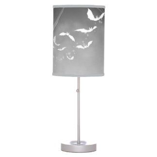 Fladdermus flygning i Grått