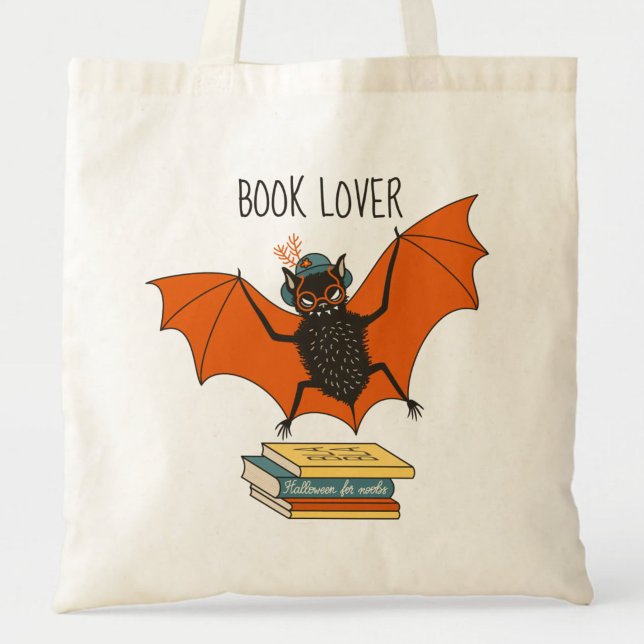 Fladdermus Mormor Bokälskare Tygkasse (close up of a canvas tote bag with flying funny cartoon bat librarian and the text book lover)