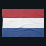 Flagga av av Nederländerna Kökshandduk<br><div class="desc">Flagga av Nederländerna är en vågrät som är tricolour av rött,  vit och blått. Den harks tillbaka till Charlemagnes tid. Variants av flagga har varit i bruk efter 1572,  och i 1937 formaliserades flagga officiellt som medborgareflagga av Nederländerna och av kungariket av Nederländerna. Det är den äldsta tricolor flagga.</div>