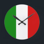 Flagga av italien rund klocka<br><div class="desc">Flagga av italien göras av grönt,  vit och röd linje. Det är en underbar gåva för de som älskar italien eller har ett italienskt arv. Denna design är också tillgänglig på många andra produkter för att dig ska välja från.</div>