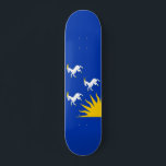 Flagga av Merionethshire Skateboard<br><div class="desc">Skateboard med utformning med en flagga av det historiska grevskapet Merioneth i Wales,  Underbara Storbritannien; blue azure flagga med tre vita getter och gult sol</div>