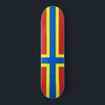 Flagga av Orkney Skateboard<br><div class="desc">Skateboard med utformning med en flagga av det historiska grevskapet Orkney, i Skottland, Underbar Storbritannien; röd flagga med blå och gult Nordiska kor</div>