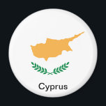Flagga Cypern Magnet<br><div class="desc">Cyperns flagga (grekisk: Σ ηαία τ ς budgivningsmöjlighet budgivningsmöjlighet simea tis Kipru, turkisk: Kıbrıs Cumhuriyeti bayrağı) trädde i använda den 16 augusti 1960, enligt Zürich- och Londonavtalen, varigenom en konstitution utarbetades och Cypern utropades till en stat i oberoende. Flagga var designad av den turkcypriotiska konstläraren İsmet Güney. Statlig flagga är...</div>