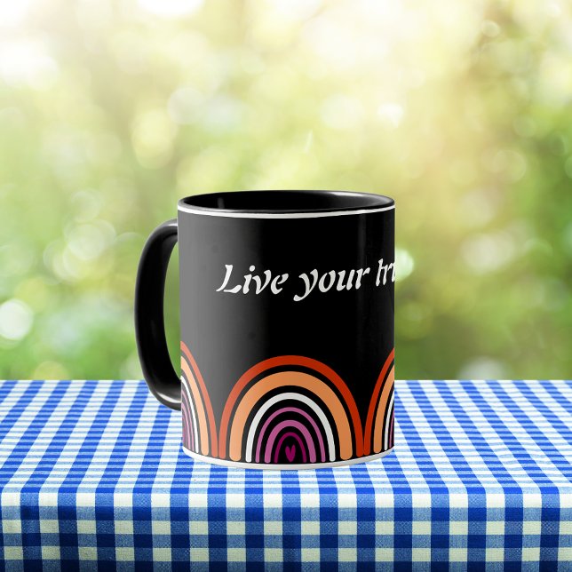 Flagga för LGBTQ-Lesbisk: Lev ditt verkliga självk Mugg (Skapare uppladdad)