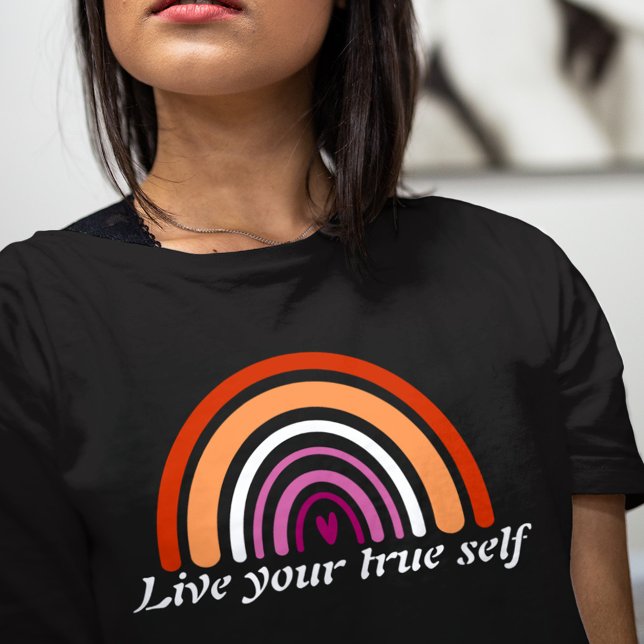 Flagga för LGBTQ-Lesbisk: Lev ditt verkliga självk T Shirt (Skapare uppladdad)
