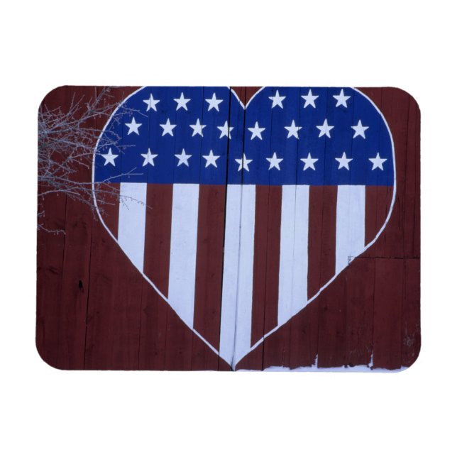 Flagga i hjärta form målad på lada efter 9-11. magnet (Horisontell)