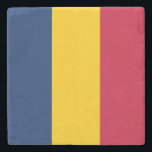 Flagga i Tchad (afrikanska Land) Stenunderlägg<br><div class="desc">Denna utformning är utmärkande för Tchads flagga (officiellt känd som Tchad), som är ett inlandsområde i land i nordcentrala Afrikan. Tchad gränsar av Libyen till norr, Sudan till öster, Centralafrikanska republiken söderut, Kamerun till syd-väster, Nigeria sydväst (vid Sjö Tchad) och Niger till väster. Tchads huvudstad och största stad är N'Djamena....</div>