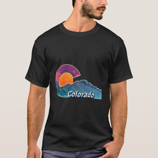 Flagga Inspired Longs Peak Colorado T Shirt (Framsida)
