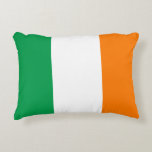 Flagga Irland Prydnadskudde<br><div class="desc">"Irlands Flagga i land" med en lodrät tricolor av grönt,  vitt och orange.</div>