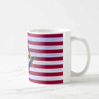 Flagga med kvadrerar och passare kaffemugg