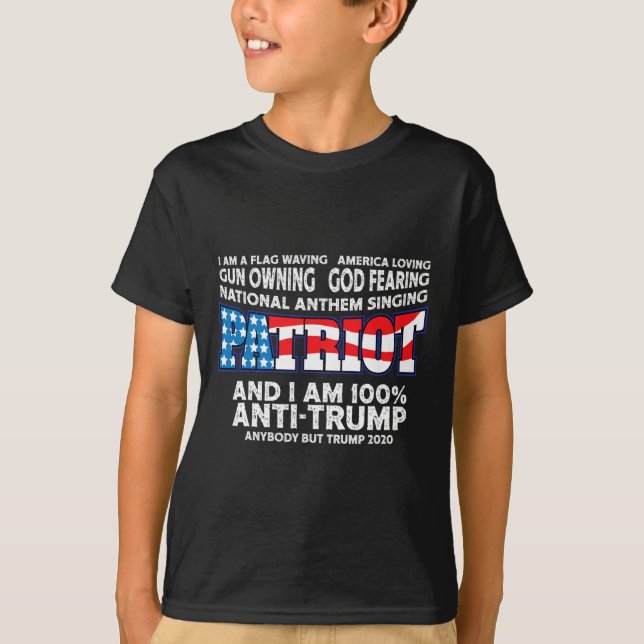 Flagga med röd vit och blå kantknapp t shirt (Framsida)