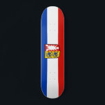 Flagga Schleswig-Holstein Skateboard<br><div class="desc">Skateboard med variant flagga av Schleswig-Holstein; design med vågrät tricolor av rött,  vitt och blått och med statens jackande av arm i mitten</div>