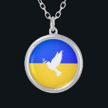 Flagga Ukraina - Dove of Peace - Freedom - Peace  Silverpläterat Halsband<br><div class="desc">Ukraina - Fred - Ukrainas Flagga - Frihetsstöd - Solidaritet - Starkt tillsammans - Frihetsegern! Låt oss världen till ett bättre ställe - alla tillsammans! En bättre värld börjar - beroende - behöver du också! Du kan överföra till 1 000 Zazzle-produkter. Ändra storlek och flytta eller ta bort och lägg...</div>