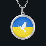 Flagga Ukraina - Dove of Peace - Freedom - Peace  Silverpläterat Halsband<br><div class="desc">Ukraina - Fred - Ukrainas Flagga - Frihetsstöd - Solidaritet - Starkt tillsammans - Frihetsegern! Låt oss världen till ett bättre ställe - alla tillsammans! En bättre värld börjar - beroende - behöver du också! Du kan överföra till 1 000 Zazzle-produkter. Ändra storlek och flytta eller ta bort och lägg...</div>