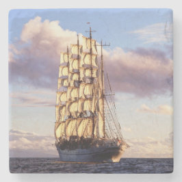 Flaggafraktinställningen seglar på havet underlägg sten