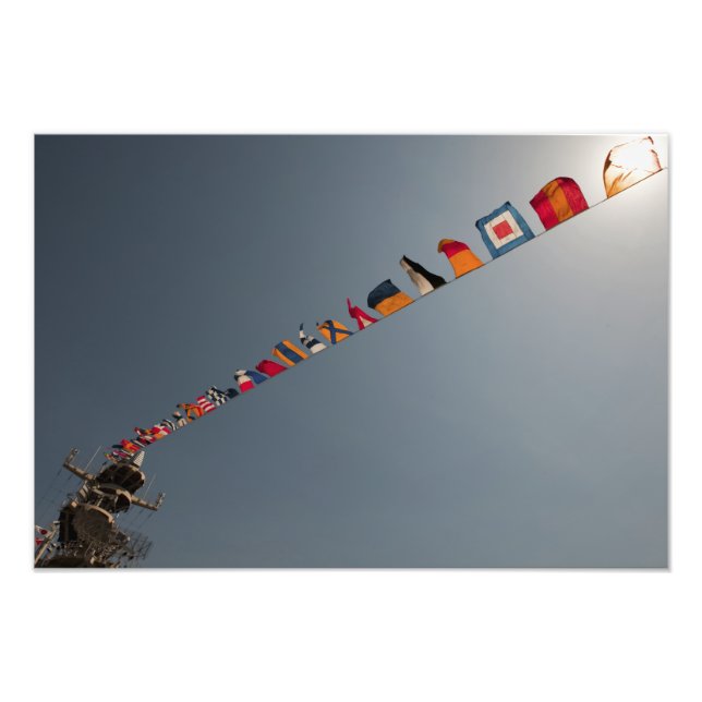 Flaggor flyger över USS Iwo Jima-däcket Fototryck (Framsidan)