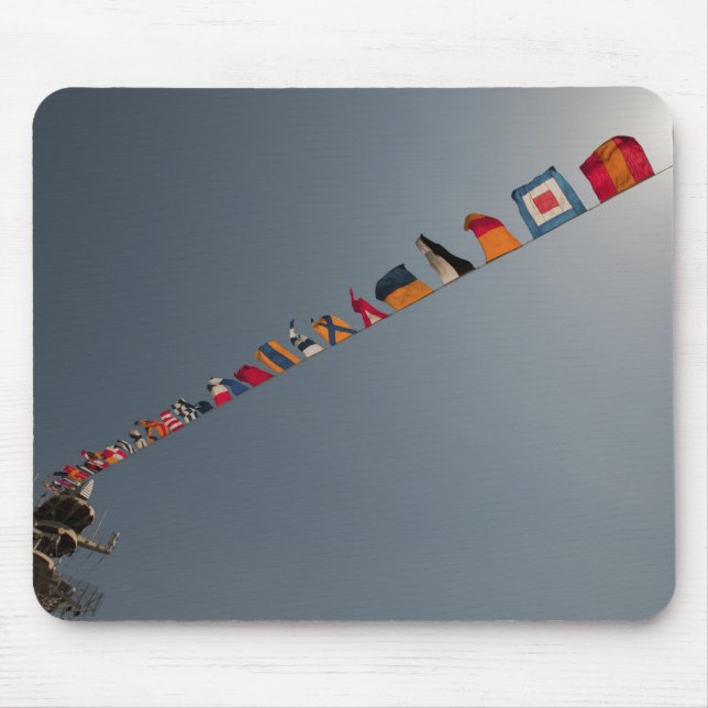 Flaggor flyger över USS Iwo Jima-däcket Musmatta (Framsidan)