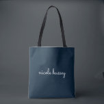 Flaggskript i flottan | Modern Snyggt Monogram Tygkasse<br><div class="desc">En enkel anpassningsbar i en handskriven avslappnad med enfärgad marinblå och vit snyggt. Monogrammet kan lätt vara personlig för att göra en design så unik som du är! Perfektens trendig-gåva eller tillbehör till tillfälle.</div>